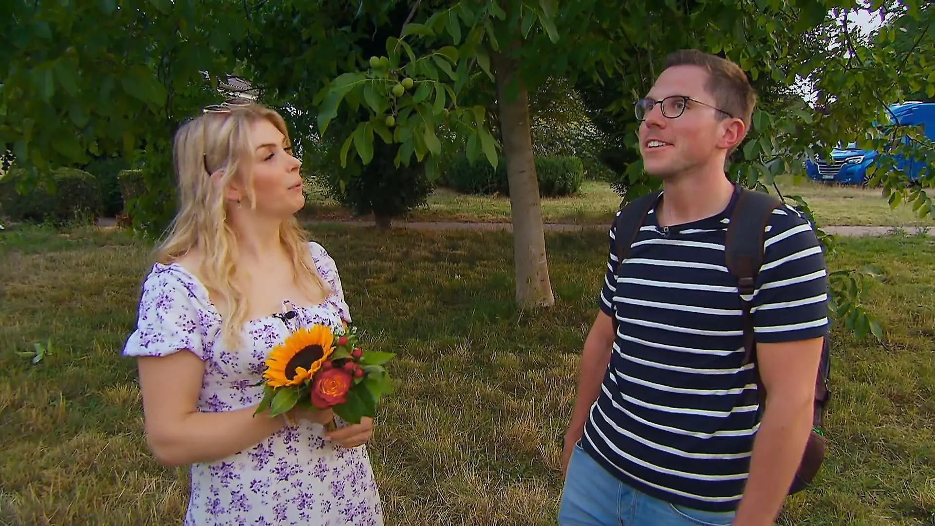 Carolin bringt Lukas in einem XXL-Mega-Wohnmobil unter Planänderung bei „Bauer sucht Frau"