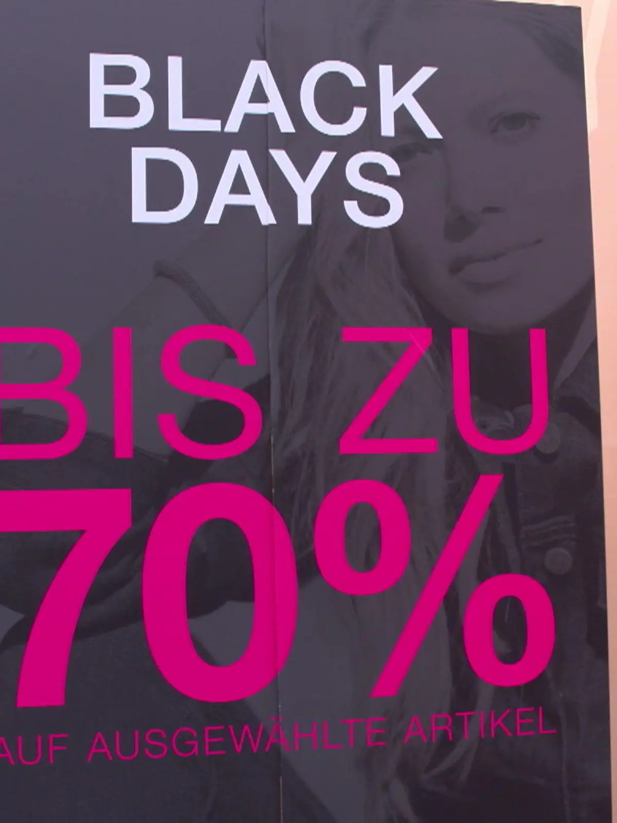70 Prozent, 50 Prozent - sind das alles in der Black Week echte Schnäppchen? Verbraucherexperte Ron Perduss erklärt, wie Sie gute Preise erkennen.