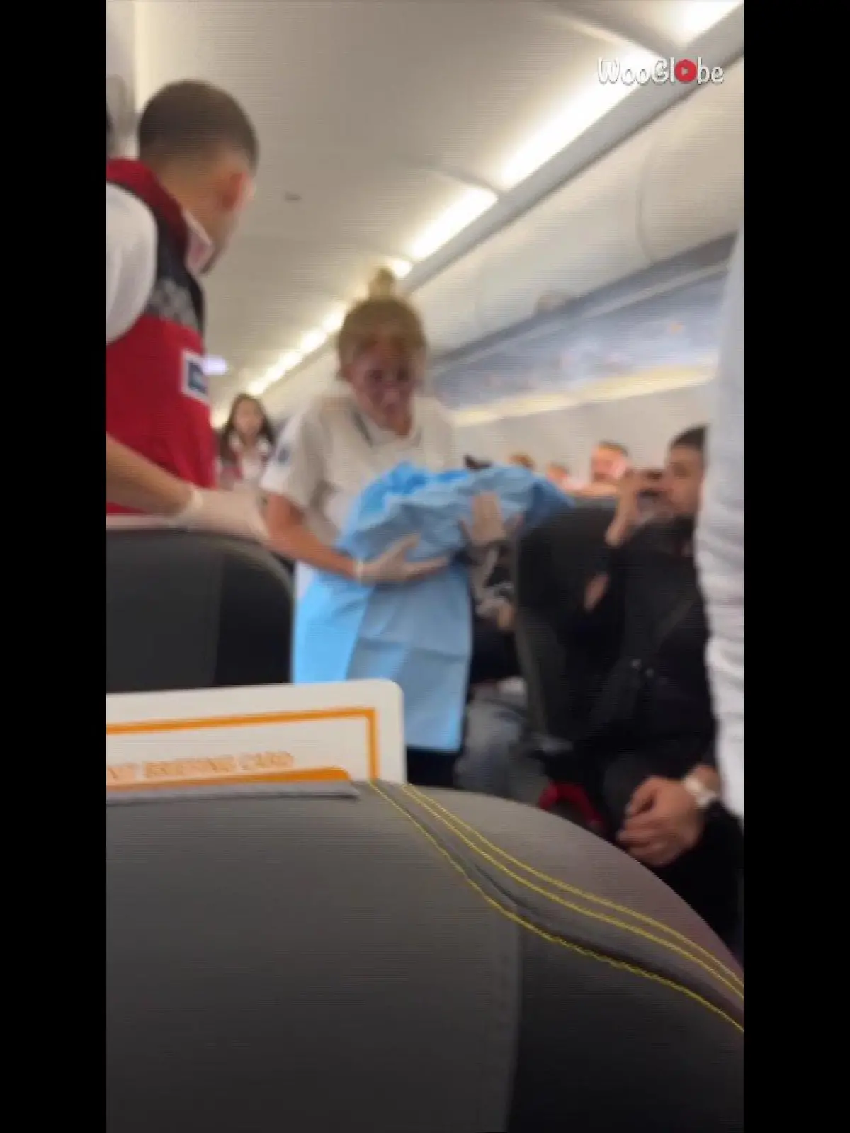 "Yay!" jubelten die Passagiere in einem Flugzeug der Pegasus Airlines, das von Istanbul nach Marseille in Frankreich fliegen sollte,