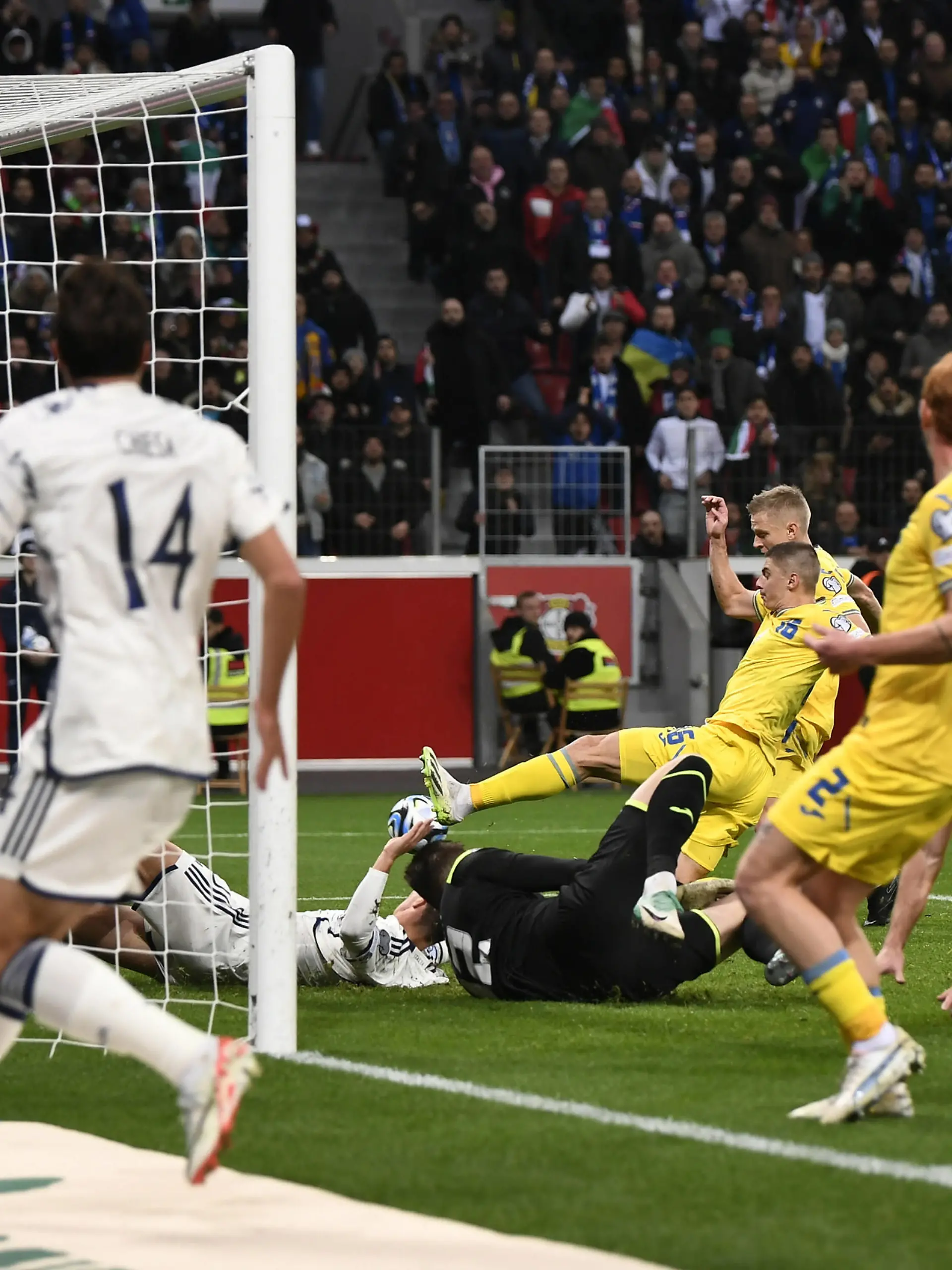 Foto Fabio Ferrari/LaPresse 20 Novembre 2023 - Leverkusen, Germania - calcio - Ucraina v Italia - Qualificazioni Euro 2024 - Group C - Stadio BayArena di Leverkusen. Nella foto: occasione per Giacomo Raspadori Italy November 20, 2023 Leverkusen, Germany - sport, calcio - Ukraine v Italy - European Qualifiers 2024 - Group C - BayArena of Leverkusen. In the pic: Giacomo Raspadori Italy PUBLICATIONxNOTxINxITAxFRAxCHN Copyright: xFabioxFerrari/LaPressex