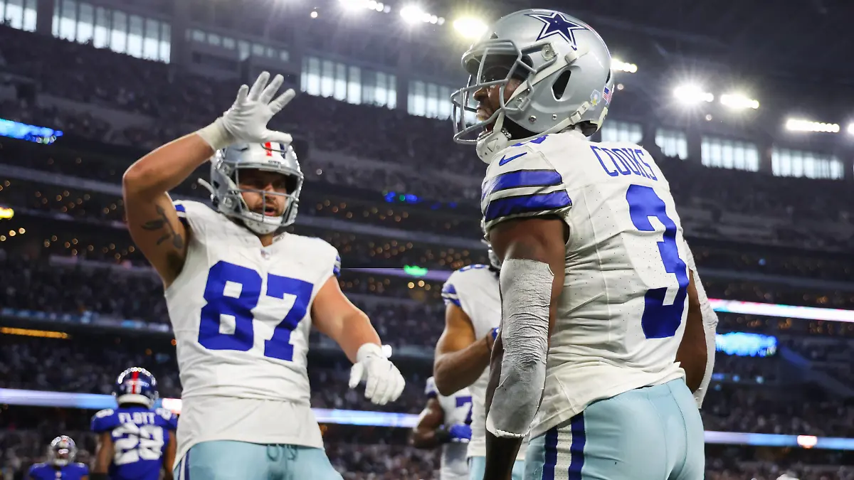NFL, American Football Herren, USA New York Giants at Dallas Cowboys Nov 12, 2023 Arlington, Texas, USA Dallas Cowboys wide receiver Brandin Cooks 3 celebrates with Dallas Cowboys tight end Jake Ferguson 87 after catching a touchdown pass during the second quarter against the New York Giants at AT&T Stadium. Arlington AT&T Stadium Texas USA, EDITORIAL USE ONLY PUBLICATIONxINxGERxSUIxAUTxONLY Copyright: xKevinxJairajx 20231112_krj_aj6_0024