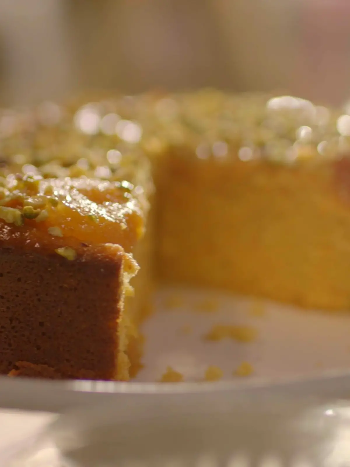 Aprikosen-Mandel-Kuchen mit Rosenwasser und Kardamom 