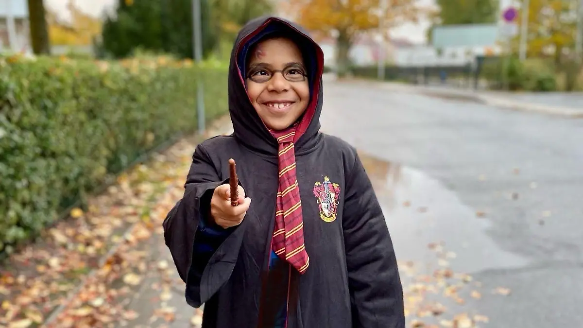 Sisco als Harry Potter verkleidet