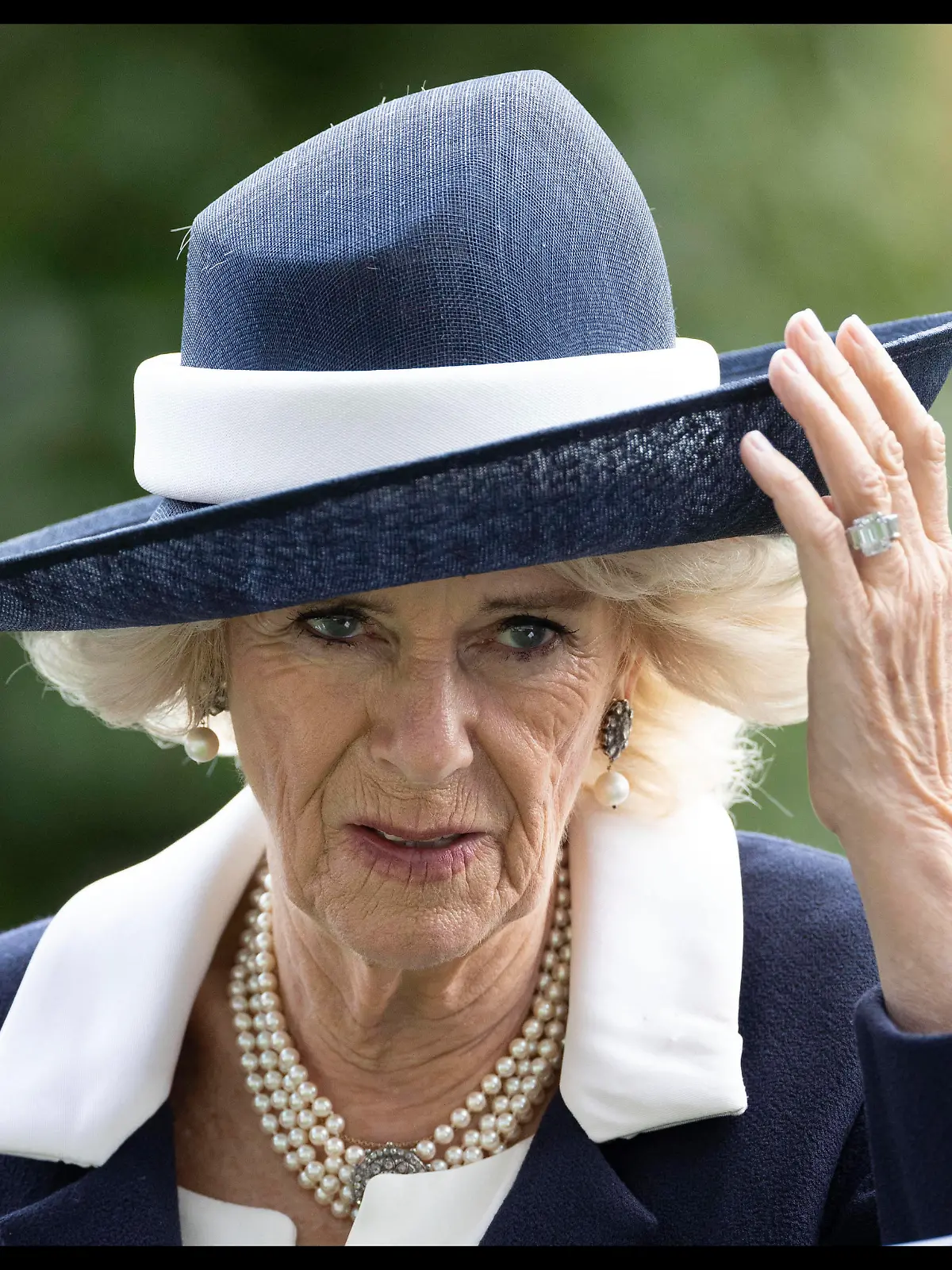  . 15/10/2022. Ascot , United Kingdom. Camilla, Queen Consort, at the British Champions Day at Ascot racecourse, United Kingdom. PUBLICATIONxINxGERxSUIxAUTxHUNxONLY xStephenxLockx/xi-Imagesx IIM-23843-0054