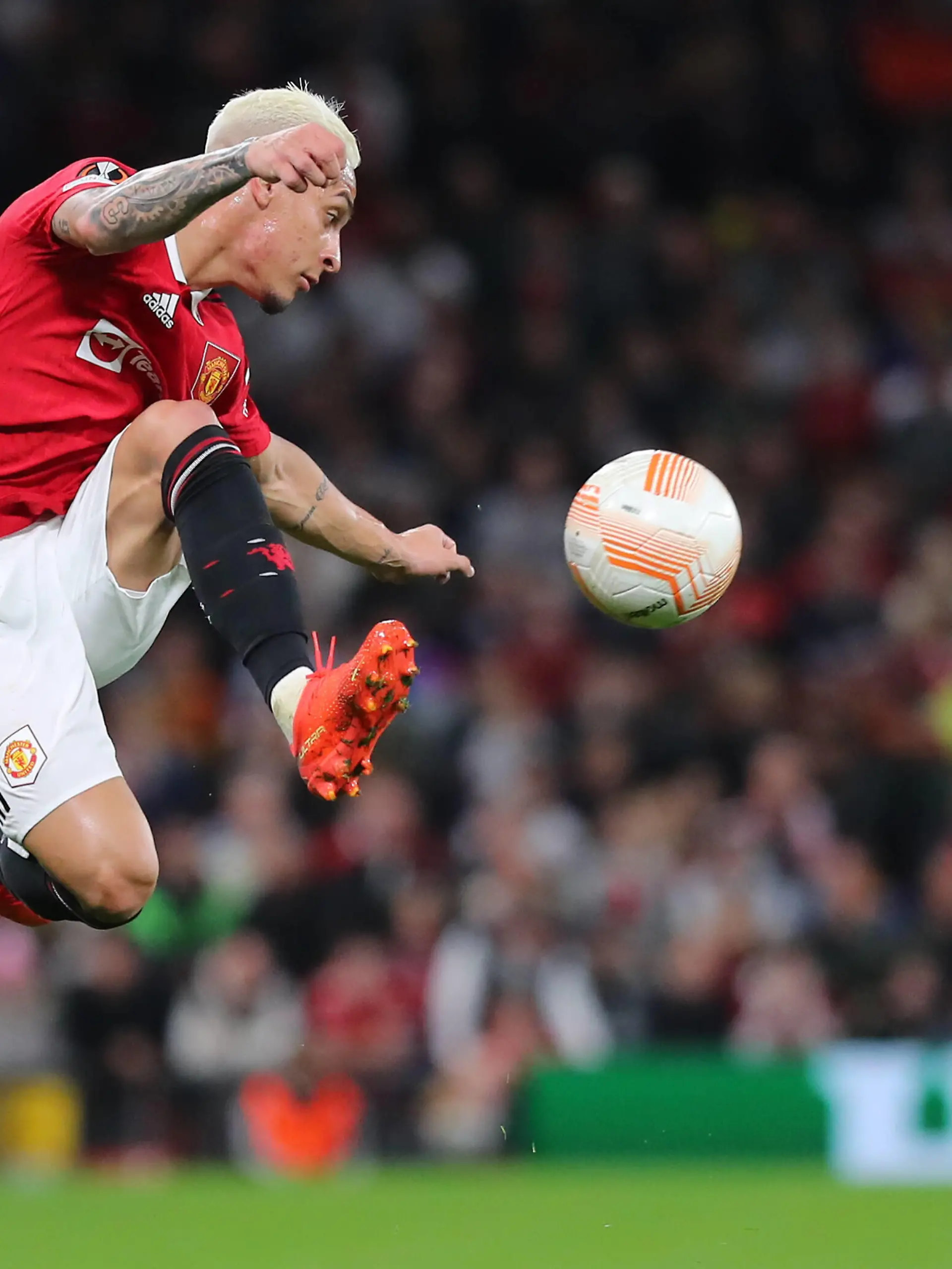 UEFA Europa League Manchester United, ManU v Sheriff Tiraspol Antony controls the ball during the UEFA Europa League match Manchester United vs Sheriff Tiraspol at Old Trafford, Manchester, United Kingdom, 27th October 2022 Photo by Stefan Constantin/News Images Manchester Old Trafford Greater Manchester United Kingdom Copyright: xStefanxConstantin/NewsxImagesx 