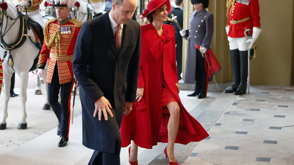 21.11.2023, Großbritannien, London: Kate (r), Prinzessin von Wales, und William, Prinz von Wales, treffen am ersten Tag des Staatsbesuchs des südkoreanischen Präsidenten und seiner Frau in Großbritannien im Buckingham Palast ein. Foto: Daniel Leal/PA Wire/dpa +++ dpa-Bildfunk +++