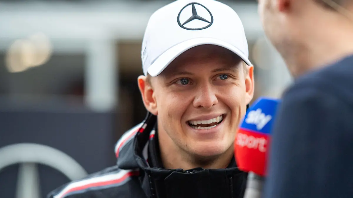 Mick Schumacher GER, Mercedes AMG Petronas F1 Team, 47 beim Sky F1 Interview, CAN, Formel 1 Weltmeisterschaft, Grand Prix von Kanada, Circuit de Gilles Villeneuve Montreal, Freies Training, 17.06.2023 CAN, Formel 1 Weltmeisterschaft, Grand Prix von Kanada, Circuit de Gilles Villeneuve Montreal, Freies Training, 17.06.2023 Montreal *** Mick Schumacher GER, Mercedes AMG Petronas F1 Team, 47 at Sky Sport F1 Interview, CAN, Formula 1 World Championship, Canadian Grand Prix, Circuit de Gilles Villeneuve Montreal, Free Practice, 17 06 2023 CAN, Formula 1 World Championship, Canadian Grand Prix, Circuit de Gilles Villeneuve Montreal, Free Practice, 17 06 2023 Montreal Copyright: xEibner/Memmlerx EP_MMR