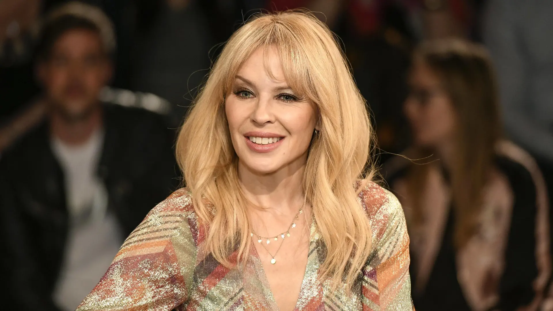  Kylie Minogue Sängerin 04/18 her Kylie Minogue am 10. April 2018 in Markus Lanz , ZDF Australien australisch australische Frau Gesang Pop Musik Gesang Schauspielerin Schauspiel TV Fernsehen Talkshow australian female singer actress quer halb sitzend lächelnd neutral *** Kylie Minogue singer 04 18 here Kylie Minogue on 10 April 2018 in Markus Lanz ZDF Australia australian australian woman singing pop music singing actress acting tv tv talk show australian female singer actress cross half sitting smiling neutral