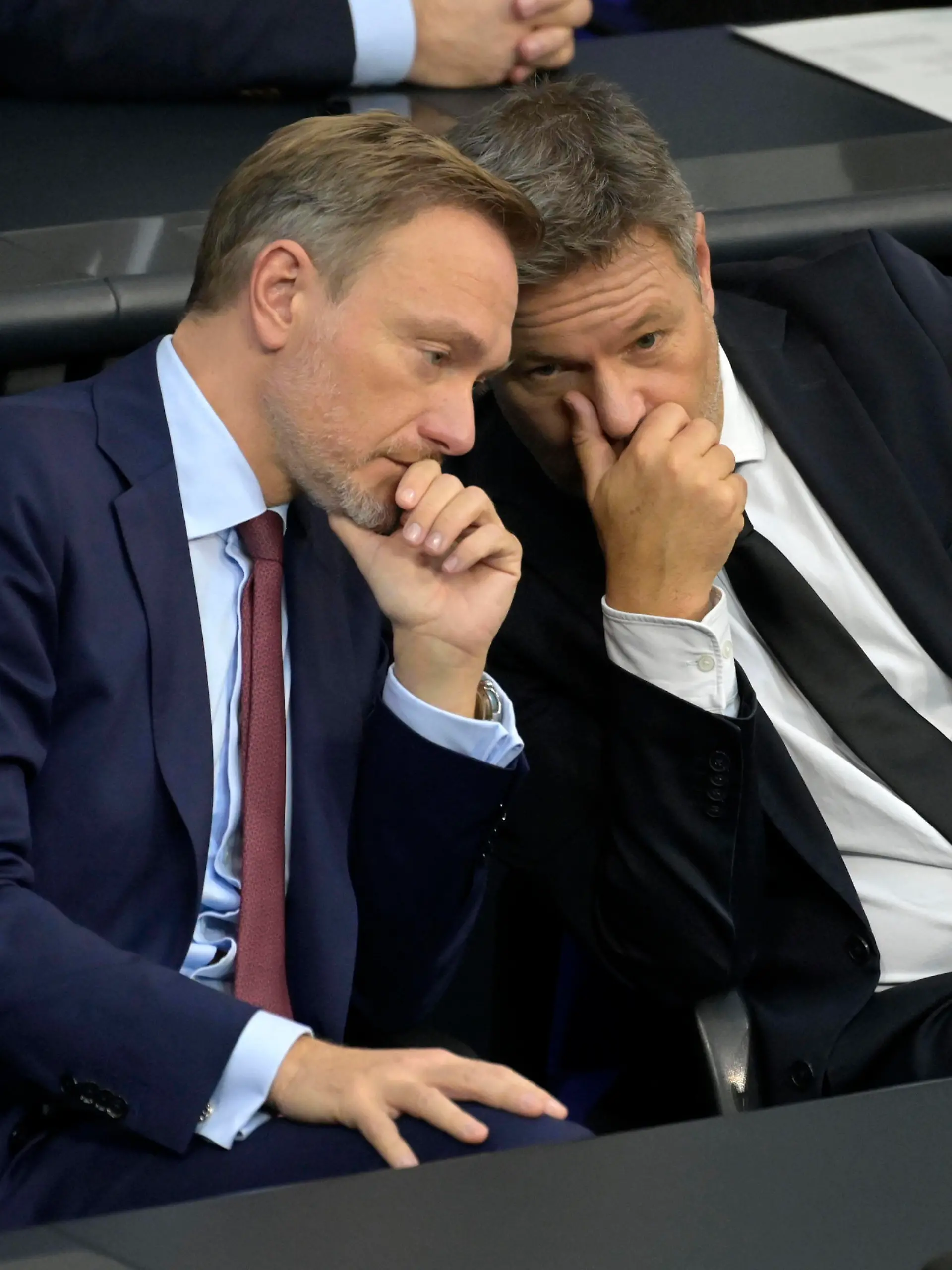 Christian Lindner und Robert Habeck in der 136. Sitzung des Deutschen Bundestages im Reichstagsgebäude. Berlin, 15.11.2023 *** Christian Lindner and Robert Habeck at the 136th session of the German Bundestag in the Reichstag building Berlin, 15 11 2023 Foto:xF.xKernx/xFuturexImagex bundestagssitzung136_3143