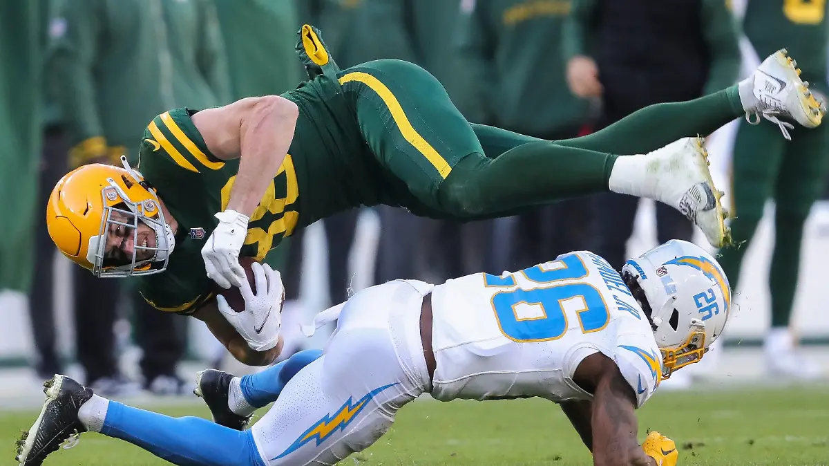 Syndication: Stevens Point Journal Green Bay Packers tight end Luke Musgrave 88 is upended by Los Angeles Chargers cornerback Asante Samuel Jr. 26 on Sunday, November 19, 2023, at Lambeau Field in Green Bay, Wis. The Packers won the game, 23-20. Tork Mason/USA TODAY NETWORK-Wisconsin , EDITORIAL USE ONLY PUBLICATIONxINxGERxSUIxAUTxONLY Copyright: xTorkxMasonx USATSI_21937054