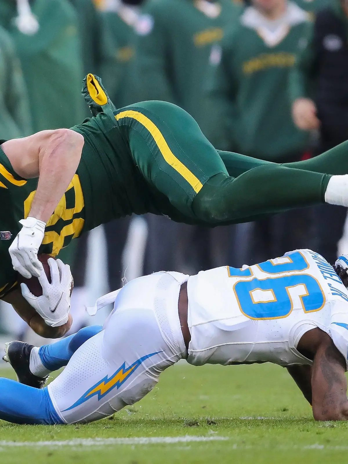 Syndication: Stevens Point Journal Green Bay Packers tight end Luke Musgrave 88 is upended by Los Angeles Chargers cornerback Asante Samuel Jr. 26 on Sunday, November 19, 2023, at Lambeau Field in Green Bay, Wis. The Packers won the game, 23-20. Tork Mason/USA TODAY NETWORK-Wisconsin , EDITORIAL USE ONLY PUBLICATIONxINxGERxSUIxAUTxONLY Copyright: xTorkxMasonx USATSI_21937054