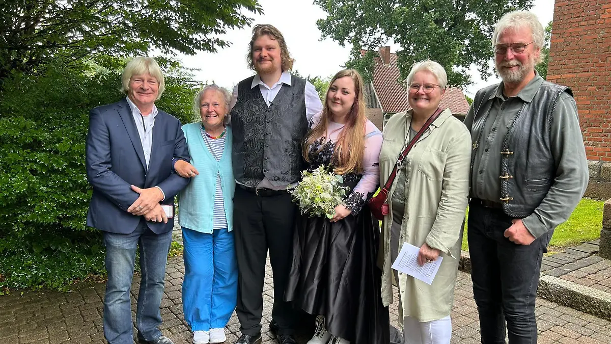 Eine Hochzeitsgesellschaft.