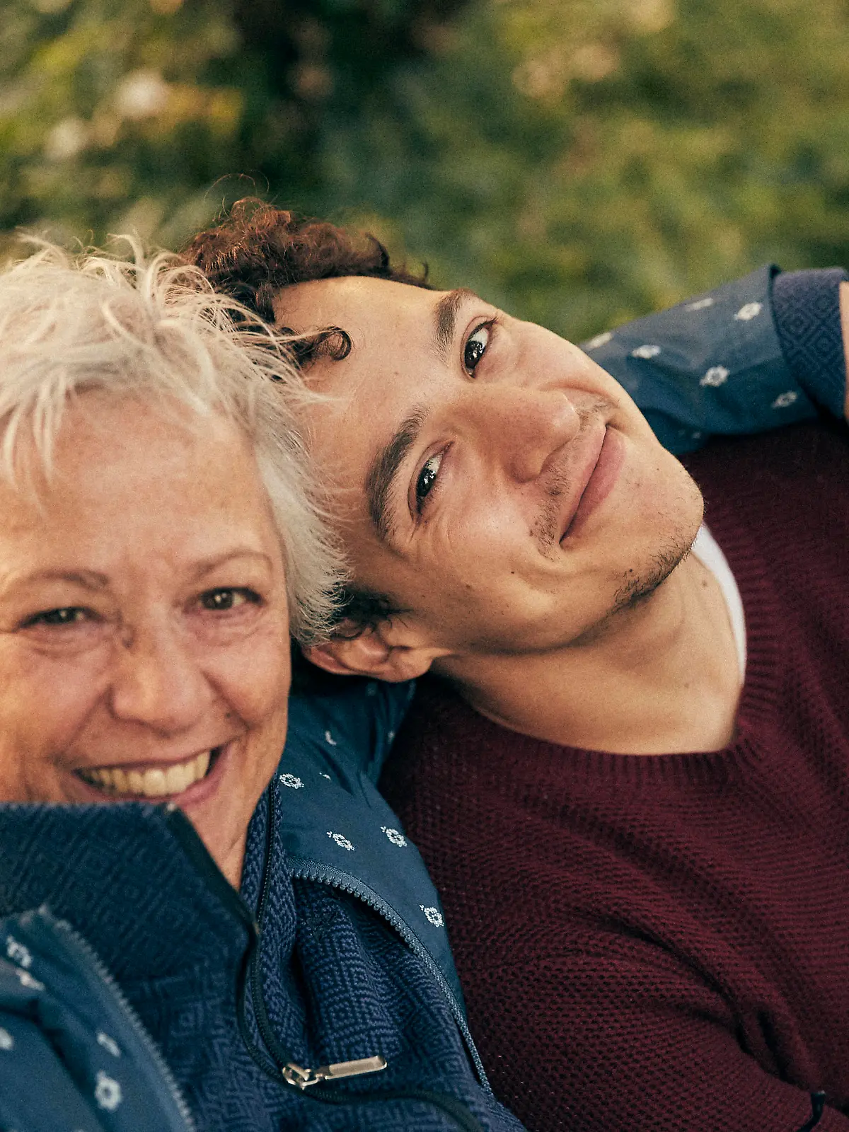 Mutter und Sohn im Grünen: Lukas Schreiber und Claudia Schreiber sind zusammen nach Aitutaki gereist.