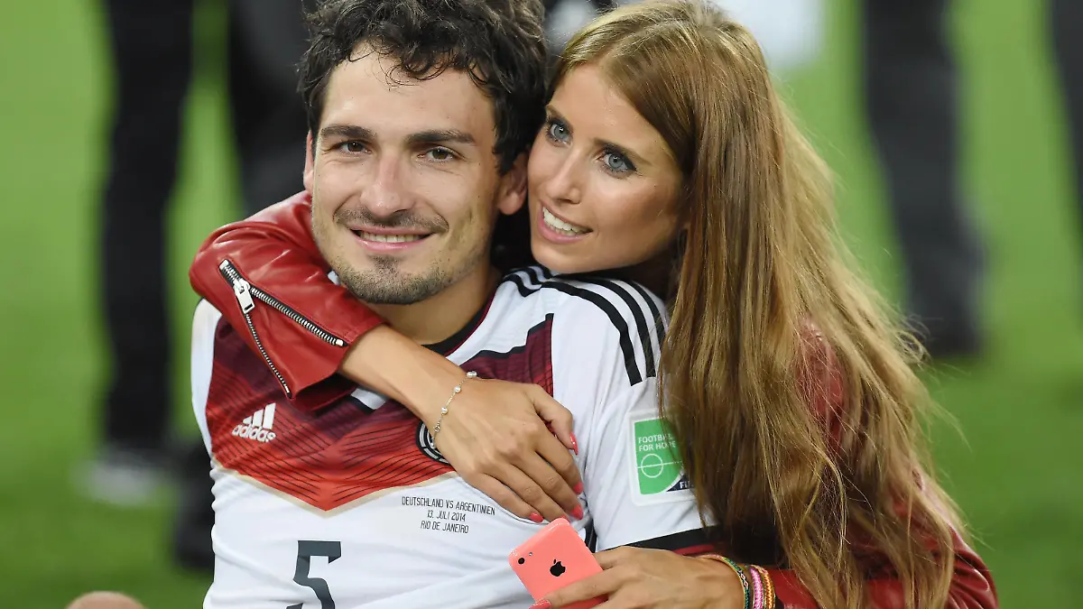 Mats HUMMELS (DFB/Deutschland) und Freundin Cathy Fischer. Weltmeister!Deutschland - Argentinien, Finale, Spiel 64-FIFA - Fussball Weltmeisterschaft 2014 in Brasilien,Rio de Janeiro, 13.07.2014- Germany vs. Argentina-FIFA- Soccer World Cup 2014 in Brazil. Final, Match 64/Rio de Janeiro, Brazil, July 13, 2014 --