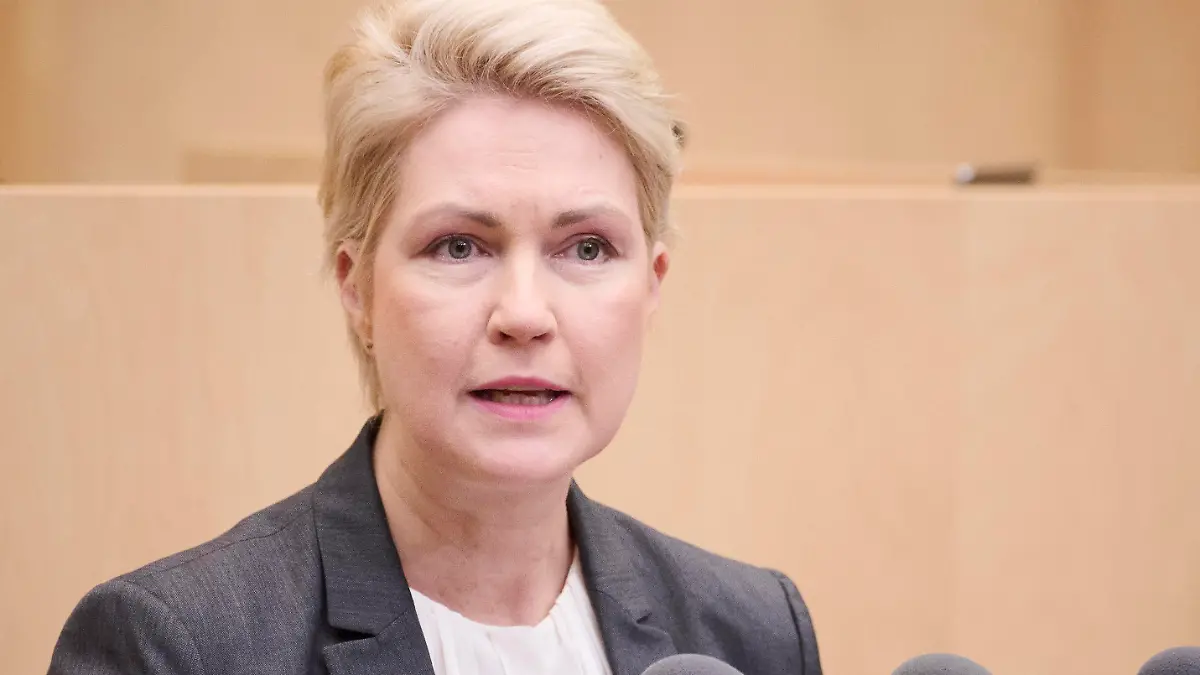  Sitzung des Bundesrates in Berlin Manuela Schwesig Ministerpräsidentin von Mecklenburg-Vorpommern, SPD während der Sitzung des Bundesrates am 07.10.2022 in Berlin. Berlin Bundesrat Berlin Deutschland *** Meeting of the Bundesrat in Berlin Manuela Schwesig Prime Minister of Mecklenburg Vorpommern, SPD during the meeting of the Bundesrat on 07 10 2022 in Berlin Berlin Bundesrat Berlin Germany