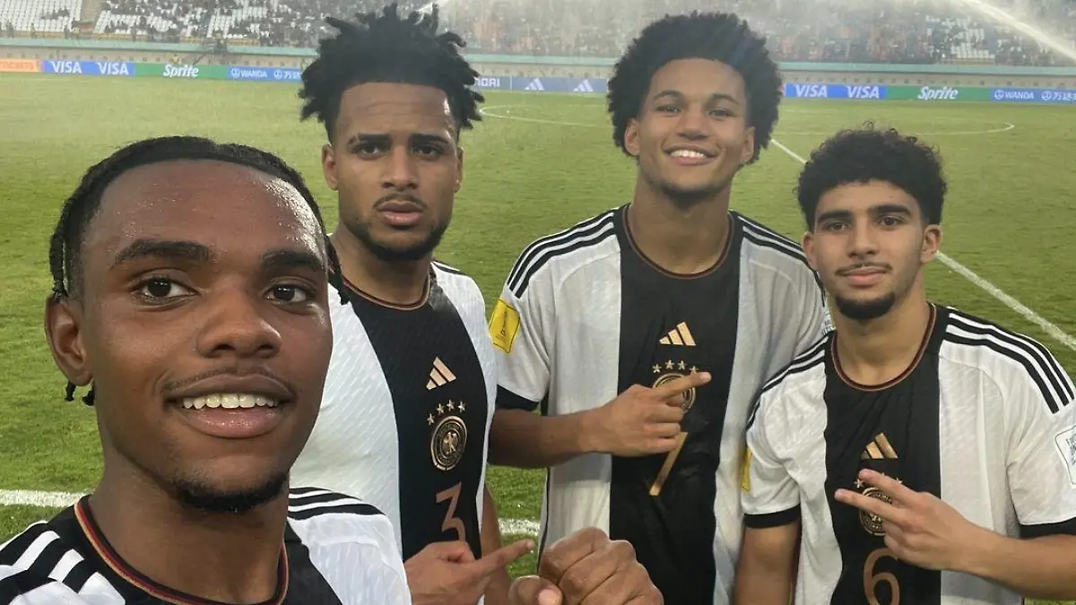 Die deutschen U17-Europameister sind auf dem Weg zu ihrem Titelgewinn in Ungarn rassistisch angefeindet worden.