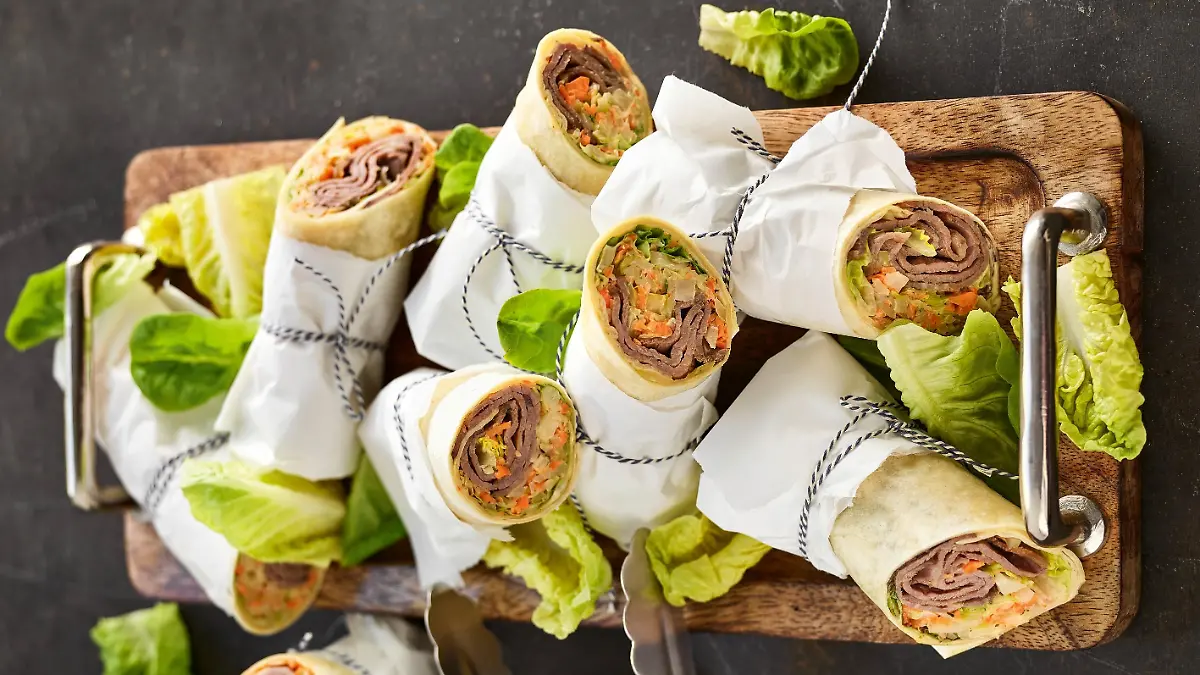 Tortilla-Wraps mit Roastbeef und Coleslaw von Su Vössing