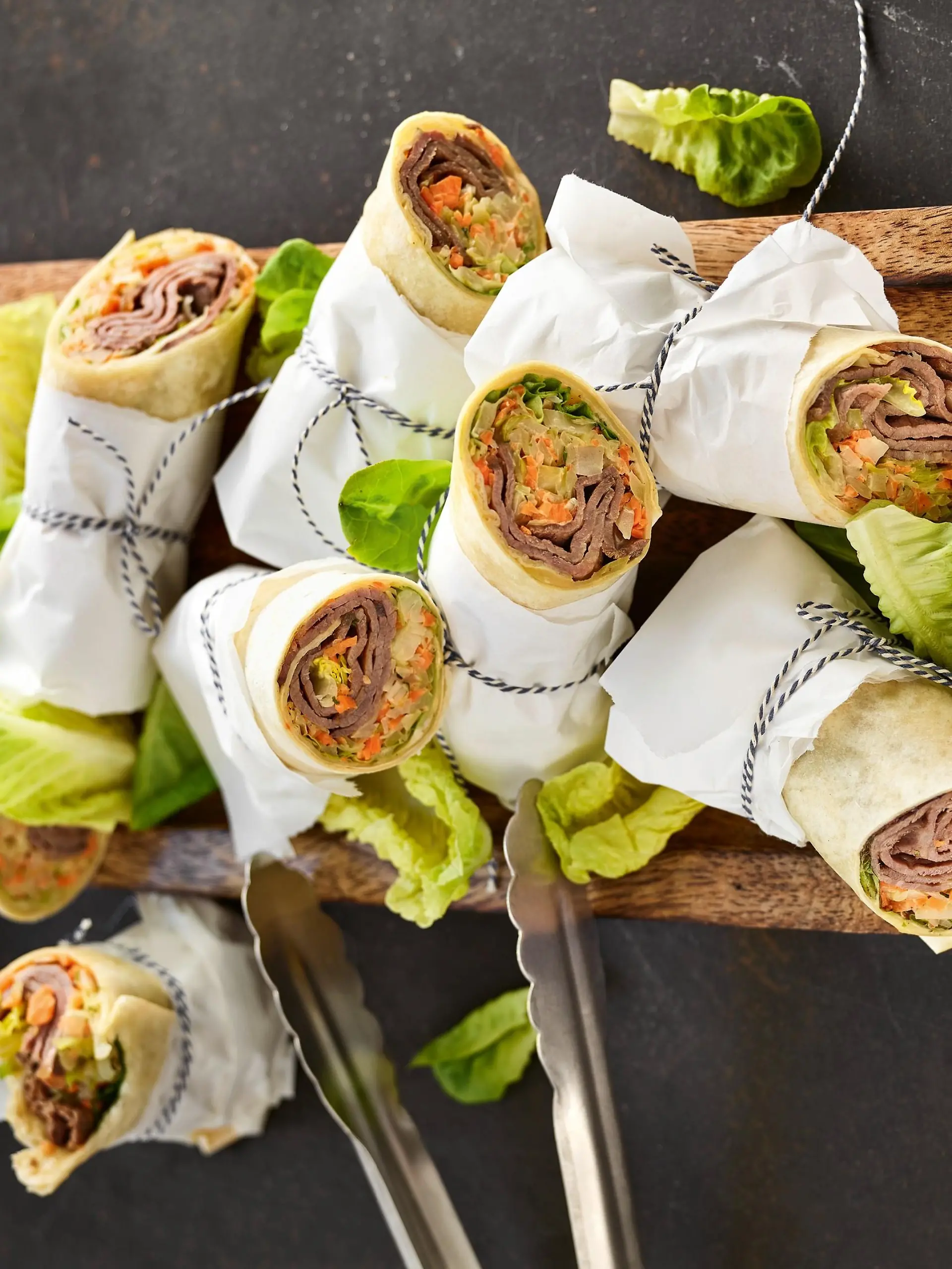 Tortilla-Wraps mit Roastbeef und Coleslaw von Su Vössing