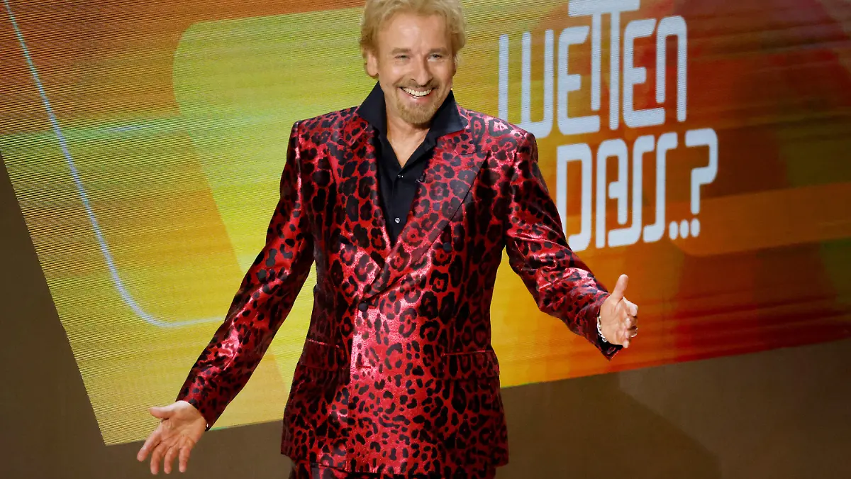 ARCHIV - 19.11.2022, Baden-Württemberg, Friedrichshafen: Entertainer Thomas Gottschalk kommt zur ZDF-Show "Wetten, dass..?". Gottschalk will am Samstag (25.11.2023) seinen endgültigen Abschied von «Wetten, dass ..?» feiern. (Zu dpa: Ein letztes Mal mit «Mr. Wetten, dass..?») Foto: Philipp von Ditfurth/dpa +++ dpa-Bildfunk +++