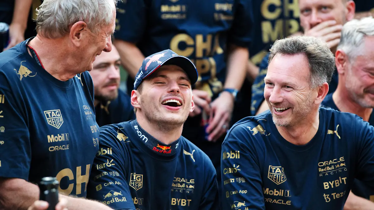 (L to R): Dr Helmut Marko (AUT) Red Bull Motorsport Consultant; Max Verstappen (NLD) Red Bull Racing; and Christian Horner (GBR) Red Bull Racing Team Principal celebrate winning the Constructors' World Championship with the team.
23.10.2022. Formula 1 World Championship, Rd 19, United States Grand Prix, Austin, Texas, USA, Race Day.
- www.xpbimages.com, EMail: requests@xpbimages.com © Copyright: Price / XPB Images / action press