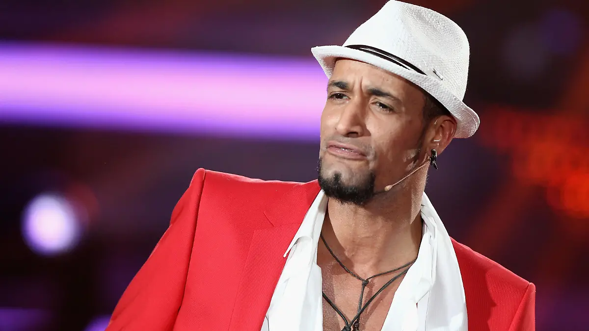 BERLIN - APRIL 16: Singer Mark Medlock performs during the 'Let's Dance' TV show at Studios Adlershof on April 16, 2010 in Berlin, Germany. (Photo by Andreas Rentz/Getty Images)