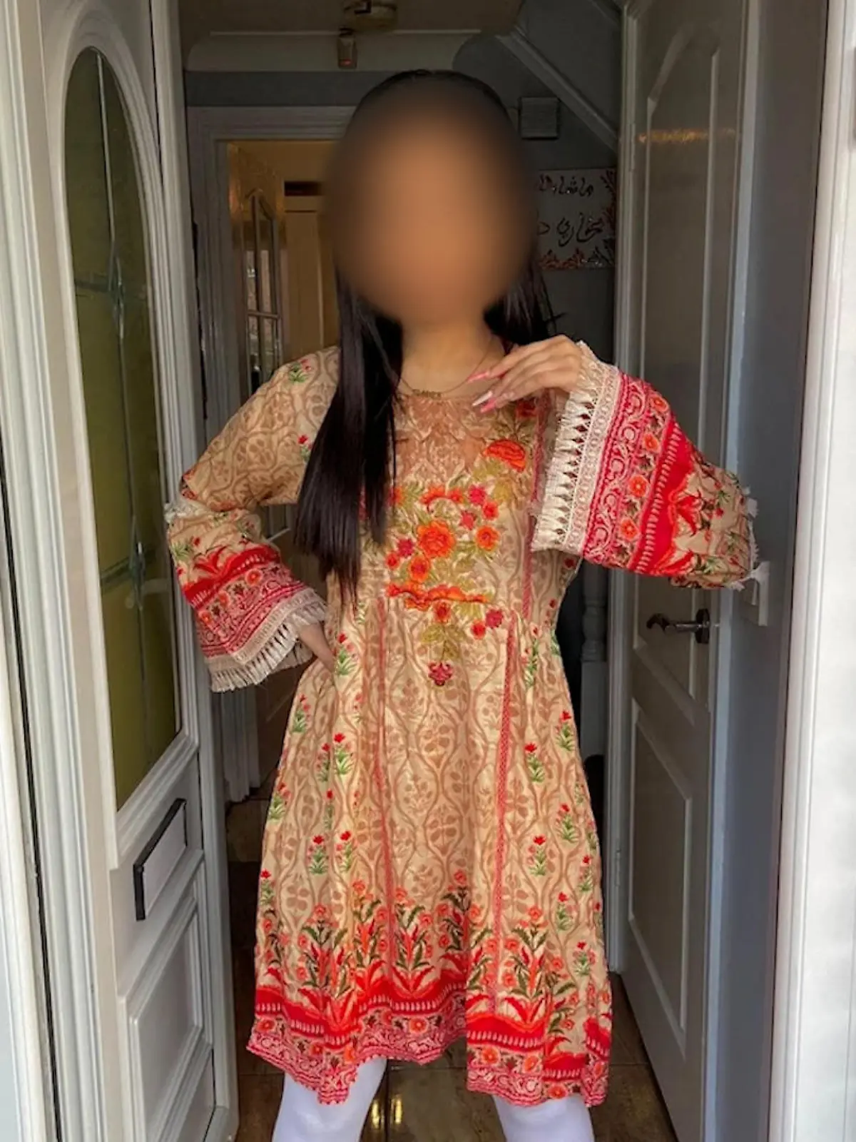 Eine britische Tiktokerin und ihre Mutter stehen wegen Mordes vor Gericht. Als die 23-Jährige erfährt, dass die Affäre ihrer Mutter ein Sextape von ihr veröffentlichen möchte und kurz darauf ein tödlicher Polizeinotruf eingeht, wird die Polizei stutzig.