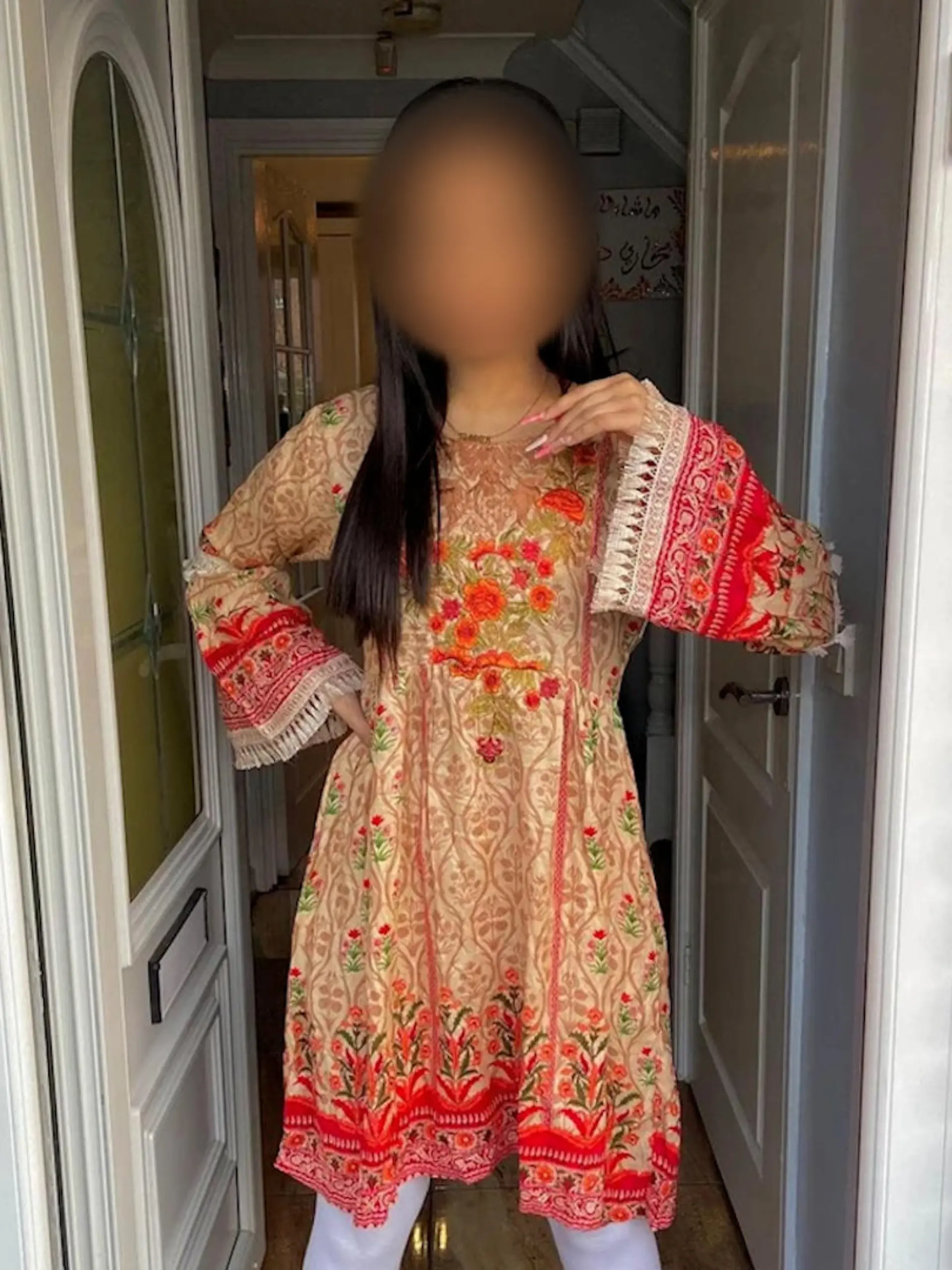 Eine britische Tiktokerin und ihre Mutter stehen wegen Mordes vor Gericht. Als die 23-Jährige erfährt, dass die Affäre ihrer Mutter ein Sextape von ihr veröffentlichen möchte und kurz darauf ein tödlicher Polizeinotruf eingeht, wird die Polizei stutzig.