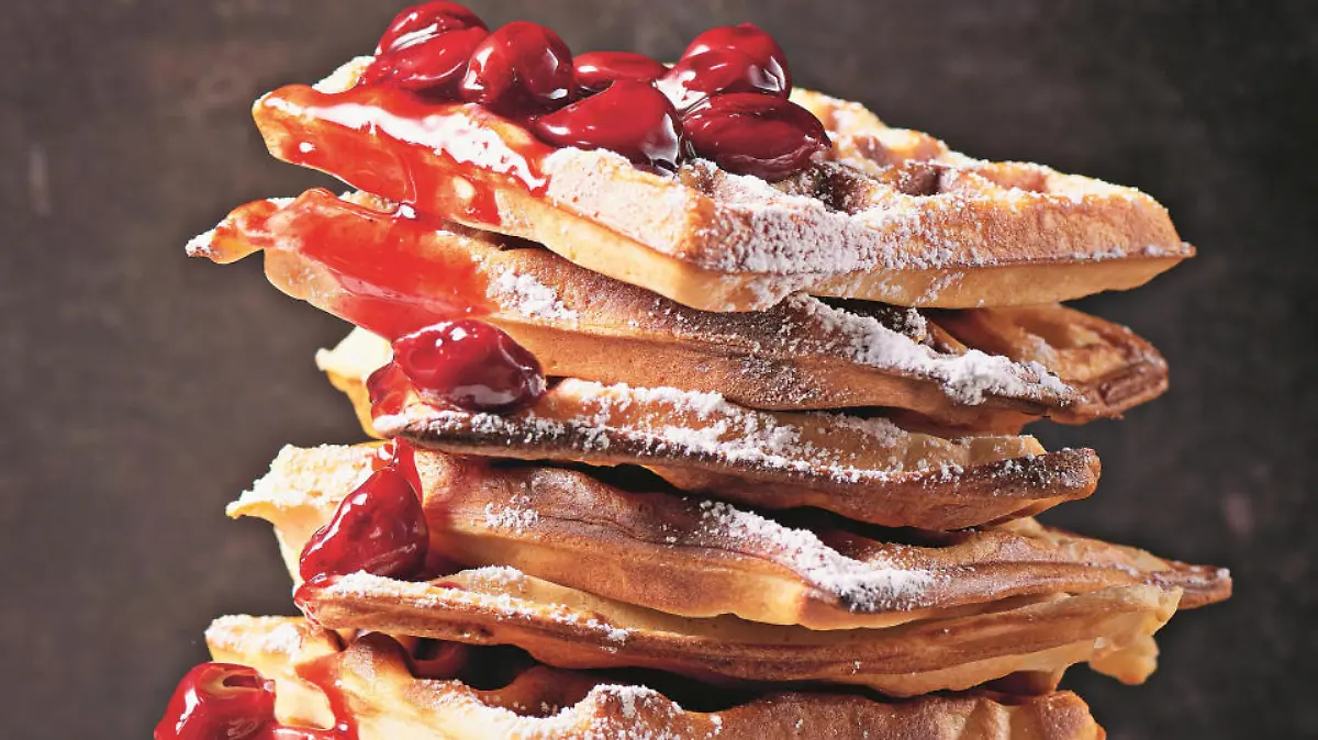 Belgische Waffeln mit Kirschen: Das Rezept von Steffen Henssler