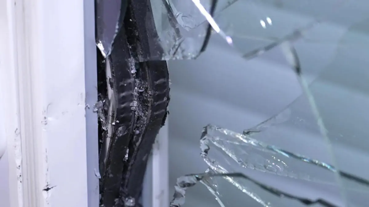 Thema u.a.: Winterzeit, Einbruchszeit: Durch DNA-Rückstände, Finger- oder Fußabdrücke kommt Christin