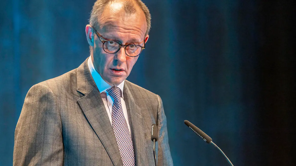 Friedrich Merz, MdB, Bundesvorsitzender und Vorsitzender der CDU/CSU-Bundestagsfraktion, Rede beim 79. Landesparteitag der CDU Baden-Württemberg. // 18.11.2023: Reutlingen, Baden-Württemberg, Deutschland, Europa *** Friedrich Merz, Member of the Bundestag, Federal Chairman and Chairman of the CDU CSU parliamentary group, speech at the 79th state party conference of the CDU Baden Württemberg 18 11 2023 Reutlingen, Baden Württemberg, Germany, Europe