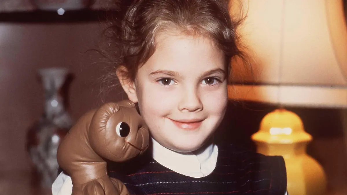 DREW BARRYMORE American Child Actress Stars in the film "E.T. The Extra Terrestrial" Universal Pictorial Press Photo CMS 152616 09.12.1982