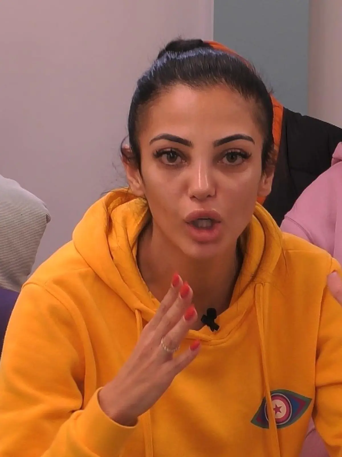Titel: Promi Big Brother, Staffel 11. Motiv: Dilara wettert gegen Patricia. Copyright: SAT.1. Dieses Bild darf bis eine Woche nach Ausstrahlung honorarfrei fuer redaktionelle Zwecke und nur im Rahmen der Programmankuendigung verwendet werden. Spaetere Veroeffentlichungen sind nur nach Ruecksprache und ausdruecklicher Genehmigung der Seven.One Entertainment Group GmbH moeglich. Nicht fuer EPG! Verwendung nur mit vollstaendigem Copyrightvermerk. Das Foto darf nicht veraendert, bearbeitet und nur im Ganzen verwendet werden. Es darf nicht archiviert werden. Es darf nicht an Dritte weitergeleitet werden. Aneinanderreihung/Zusammenlegung/Kopplung von Bildern zum Zweck der Erstellung von Slide-Shows o.ä. nicht gestattet; Verbindung/Einfügen/Anfügen von Werbung nicht gestattet. 
Bei Fragen: foto@seven.one
Voraussetzung fuer die Verwendung dieser Programmdaten ist die Zustimmung zu den Allgemeinen Geschaeftsbedingungen der Presselounges der Sen der der Seven.One Entertainment Group GmbH.