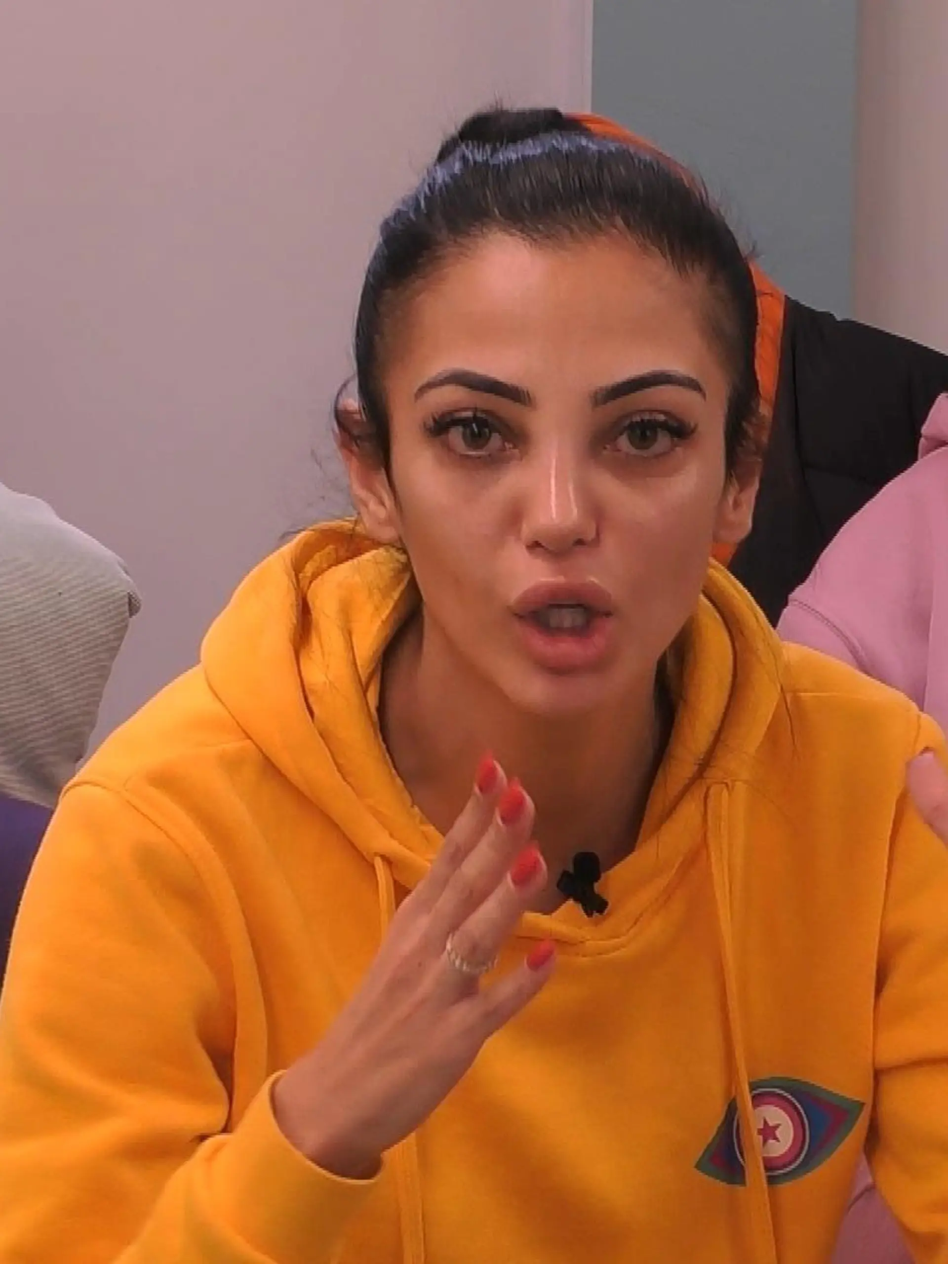 Titel: Promi Big Brother, Staffel 11. Motiv: Dilara wettert gegen Patricia. Copyright: SAT.1. Dieses Bild darf bis eine Woche nach Ausstrahlung honorarfrei fuer redaktionelle Zwecke und nur im Rahmen der Programmankuendigung verwendet werden. Spaetere Veroeffentlichungen sind nur nach Ruecksprache und ausdruecklicher Genehmigung der Seven.One Entertainment Group GmbH moeglich. Nicht fuer EPG! Verwendung nur mit vollstaendigem Copyrightvermerk. Das Foto darf nicht veraendert, bearbeitet und nur im Ganzen verwendet werden. Es darf nicht archiviert werden. Es darf nicht an Dritte weitergeleitet werden. Aneinanderreihung/Zusammenlegung/Kopplung von Bildern zum Zweck der Erstellung von Slide-Shows o.ä. nicht gestattet; Verbindung/Einfügen/Anfügen von Werbung nicht gestattet. 
Bei Fragen: foto@seven.one
Voraussetzung fuer die Verwendung dieser Programmdaten ist die Zustimmung zu den Allgemeinen Geschaeftsbedingungen der Presselounges der Sen der der Seven.One Entertainment Group GmbH.