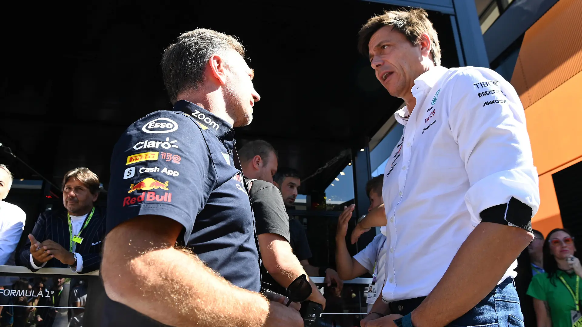 Formula 1 2022: Italian GP AUTODROMO NAZIONALE MONZA, ITALY - SEPTEMBER 11: Christian Horner, Team Principal, Red Bull Racing, and Toto Wolff, Team Principal and CEO, Mercedes AMG during the Italian GP at Autodromo Nazionale Monza on Sunday September 11, 2022 in Monza, Italy. Photo by Mark Sutton / Sutton Images Images PUBLICATIONxINxGERxSUIxAUTxHUNxONLY GP2216_125644DSC_3202