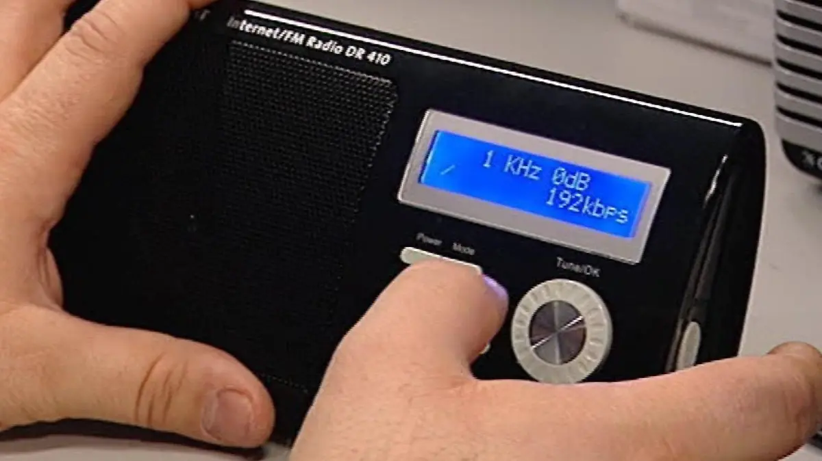 Bei Radio Helgoland steuert eine Künstliche Intelligenz das komplette Radioprogramm - weltweit wohl einzigartig.