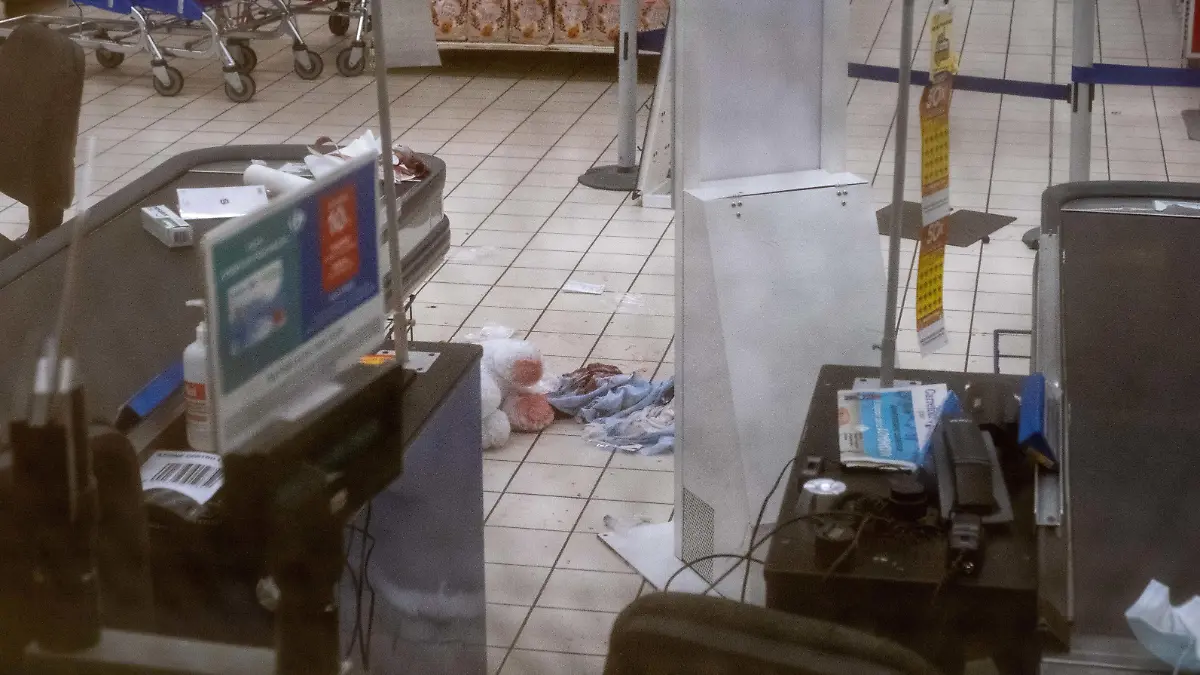 ASSAGO - Man stabbed five people in the Milanofiori shopping center, 1 dead and 3 injured including the Monza player Pablo Mari I ASSAGO - 2022-10-27, Massimo Alberico p.s. la foto e utilizzabile nel rispetto del contesto in cui e stata scattata, e senza intento diffamatorio del decoro delle persone rappresentate PUBLICATIONxNOTxINxITA Copyright: xMassimoxAlbericox/xipa-agency.nex/xFOTOGRAMMAx 