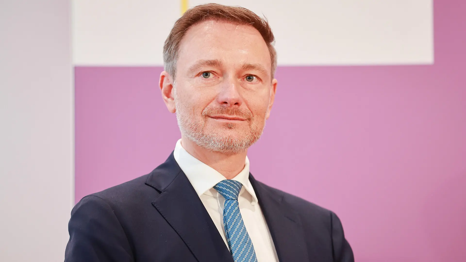 FDP-Politiker Christian Lindner, Deutscher Bundesminister für Finanzen bei der Münzpräsentation Erzgebirgischer Schwibbogen in der Vertretung des Freistaates Sachsen beim Bund, Berlin, Deutschland, 24.11.2023 *** FDP politician Christian Lindner, German Federal Minister of Finance at the coin presentation Erzgebirgischer Schwibbogen at the Representation of the Free State of Saxony to the Federal Government, Berlin, Germany, 24 11 2023 kreativmedia_muenzpraesentation_6