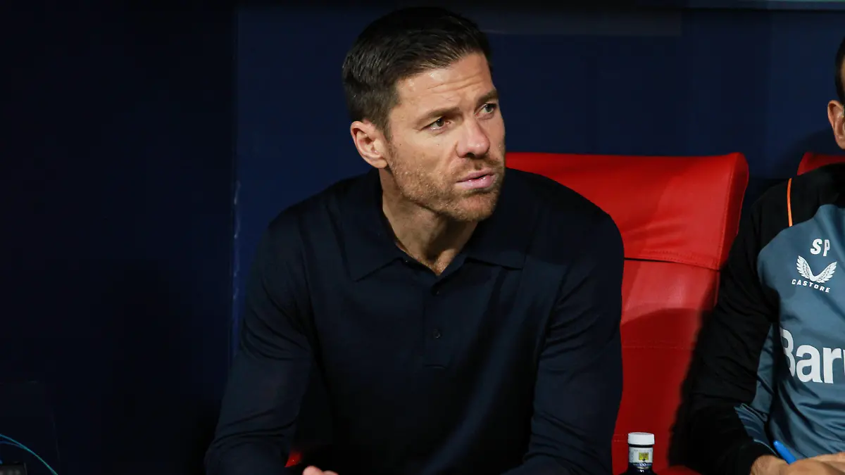  October 26, 2022, MADRID, MADRID, SPAIN: Xabi Alonso, head coach of Bayern Leverkusen, looks on during the UEFA Champions League, Group B, football match played between Atletico de Madrid and Bayern Leverkusen at Civitas Metropolitano stadium on October 26, 2022, in Madrid, Spain. MADRID SPAIN - ZUMAa181 20221026_zaa_a181_057 Copyright: xIrinaxR.xHipolitox
