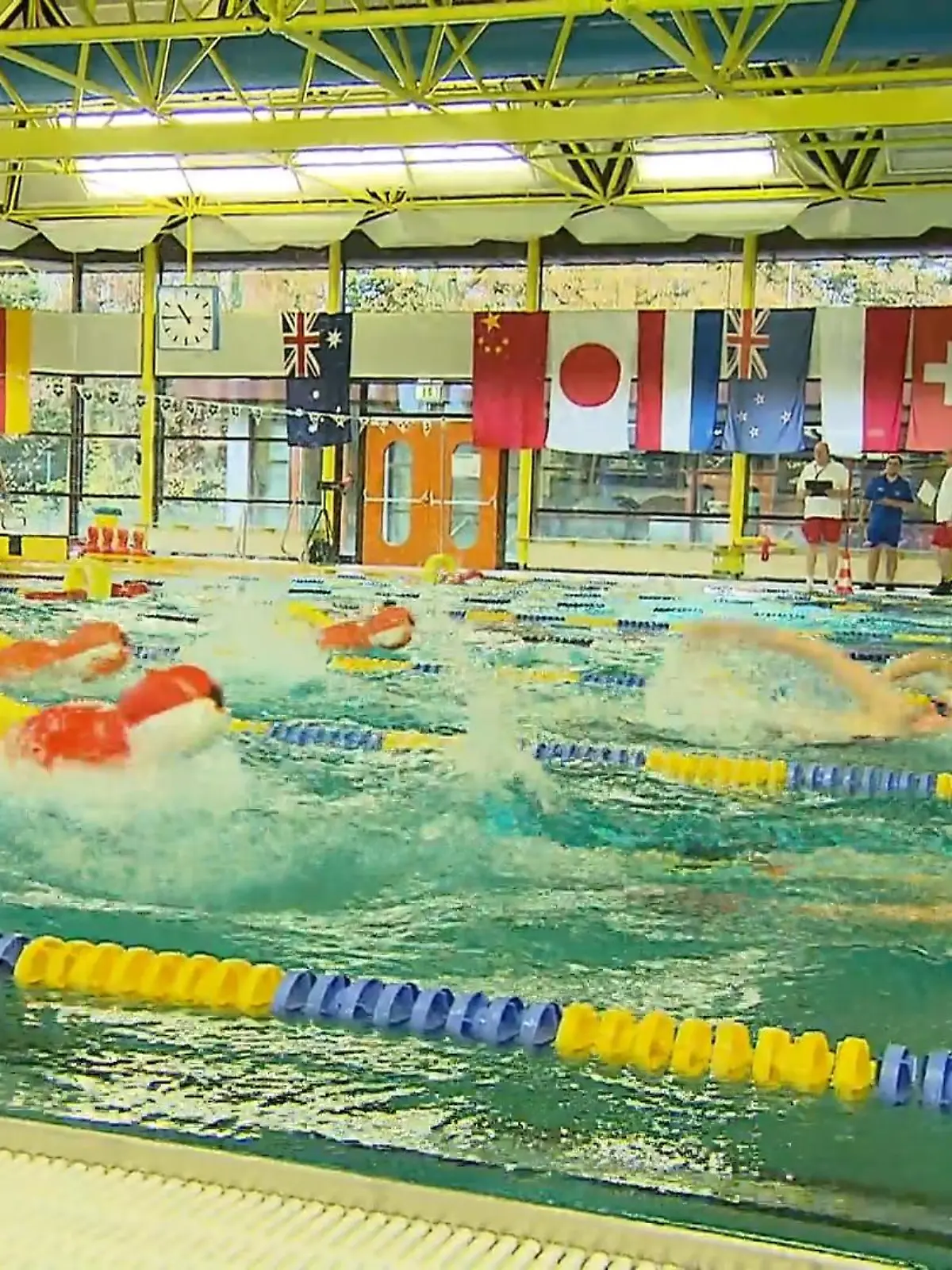 Bild zu: "Meisterschaft im Rettungsschwimmen"