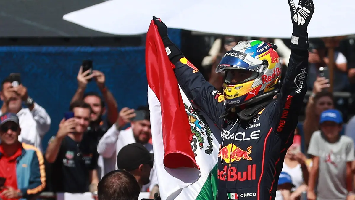 Formula One F1 - Mexico City Grand Prix - Show Run - Guadalajara, Mexico - October 25, 2022 Red Bull's Sergio Perez acknowledges the fans during the show run in the streets of his home town Guadalajara REUTERS/Henry Romero