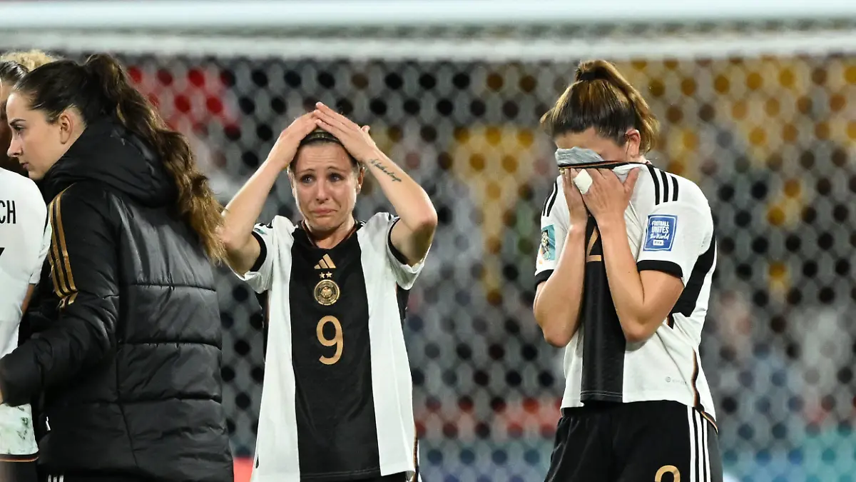 WWC23 KOREA GERMANY, Svenja Huth and Chantal Hagel of Germany react following their 1 all draw eliminating Germany from the Womens World Cup during the FIFA Women s World Cup 2023 soccer match between Korea and Germany at Brisbane Stadium in Brisbane, Thursday, August 3, 2023. ACHTUNG: NUR REDAKTIONELLE NUTZUNG, KEINE ARCHIVIERUNG UND KEINE BUCHNUTZUNG BRISBANE QUEENSLAND AUSTRALIA PUBLICATIONxNOTxINxAUSxNZLxPNGxFIJxVANxSOLxTGA Copyright: xDARRENxENGLANDx 20230803001827198730