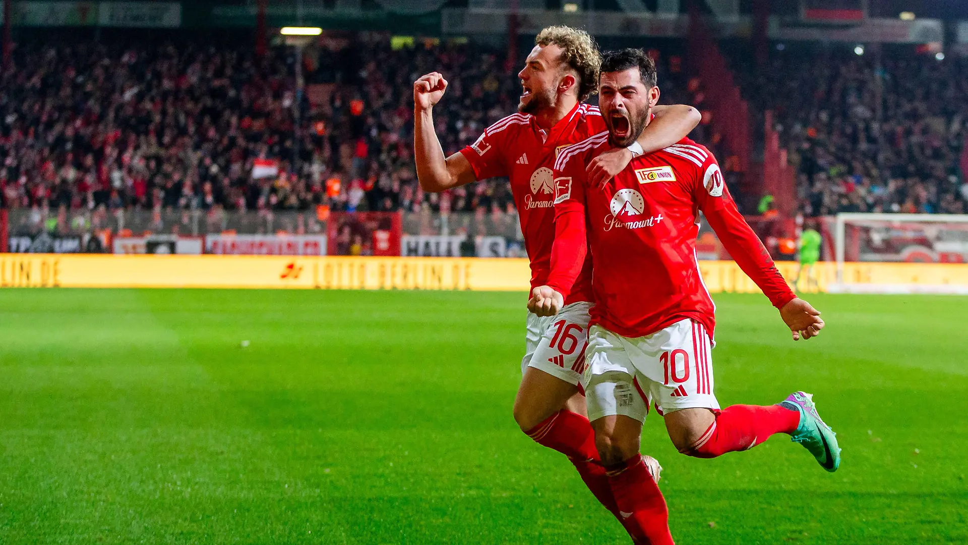 Sport Bilder des Tages 25.11.2023, xfrx, Fussball 1.Bundesliga, Union Berlin - FC Augsburg emspor, v.l. Benedict Hollerbach Union Berlin,Kevin Volland Union Berlin celebrate the goal,Torjubel zum 1:1 DFL/DFB REGULATIONS PROHIBIT ANY USE OF PHOTOGRAPHS as IMAGE SEQUENCES and/or QUASI-VIDEO Berlin *** 25 11 2023, xfrx, Fussball 1 Bundesliga, Union Berlin FC Augsburg emspor, v l Benedict Hollerbach Union Berlin ,Kevin Volland Union Berlin celebrate the goal,Torjubel zum 1 1 DFL DFB REGULATIONS PROHIBIT ANY USE OF PHOTOGRAPHS as IMAGE SEQUENCES and or QUASI VIDEO Berlin