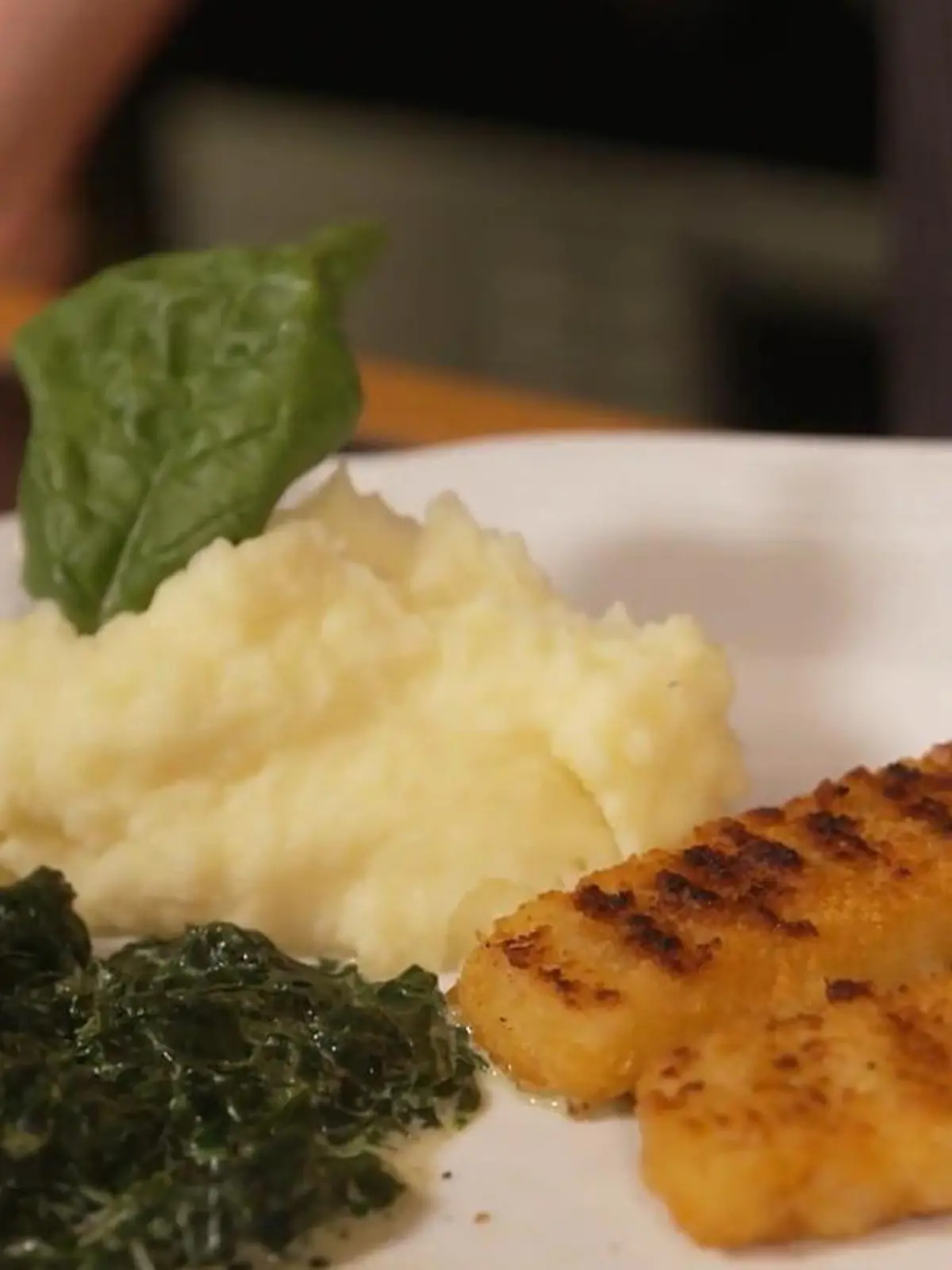 Ein perfektes Essen für kalte Tage: Fischstäbchen, Kartoffelbrei und Rahmspinat