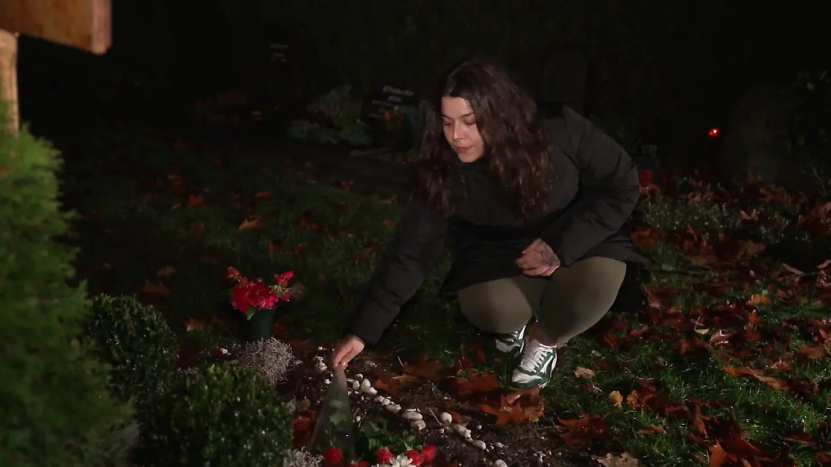 Emily A. besucht das Grab ihrer Freundin Andrea regelmäßig
