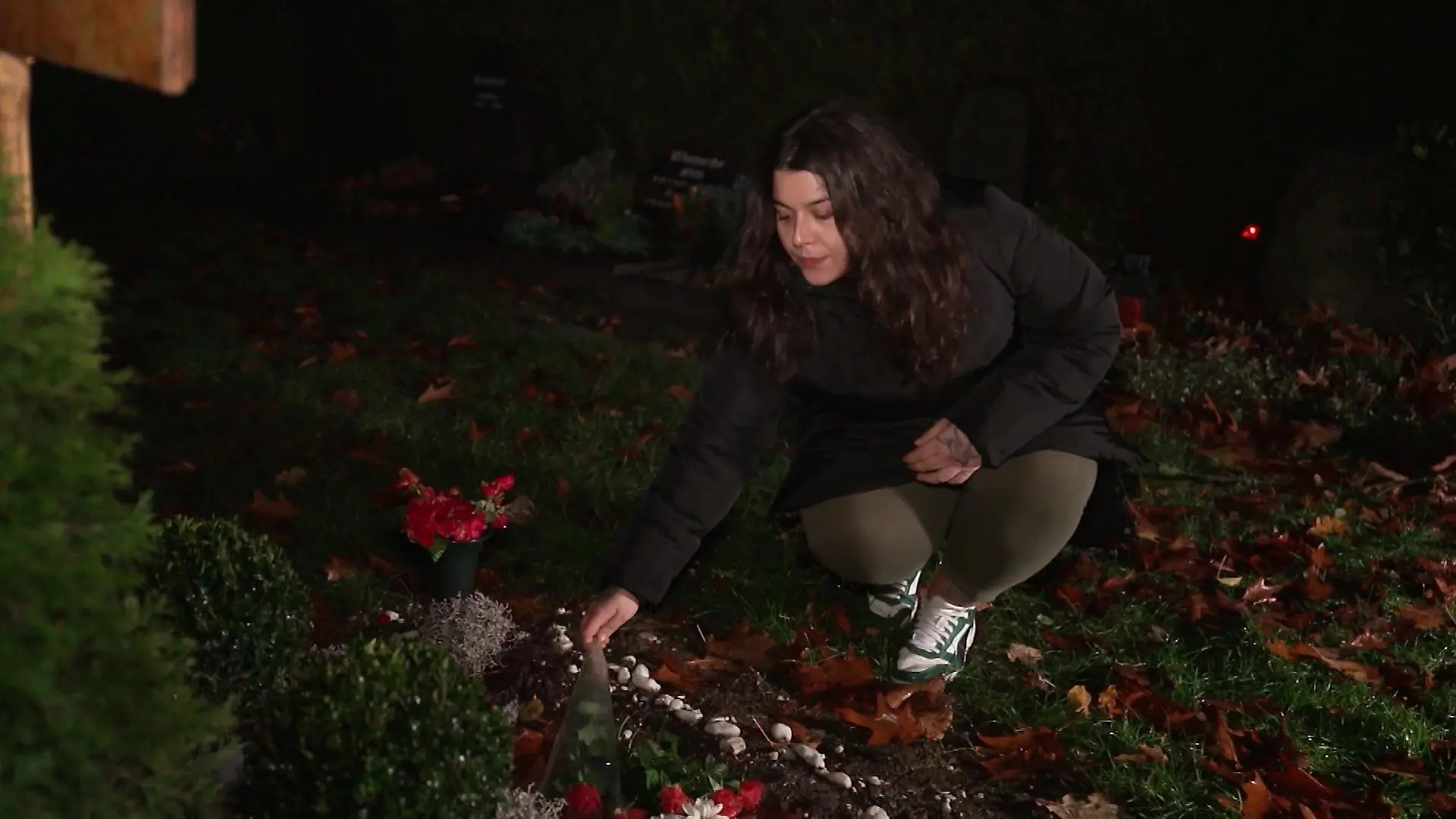 Emily A. besucht das Grab ihrer Freundin Andrea regelmäßig