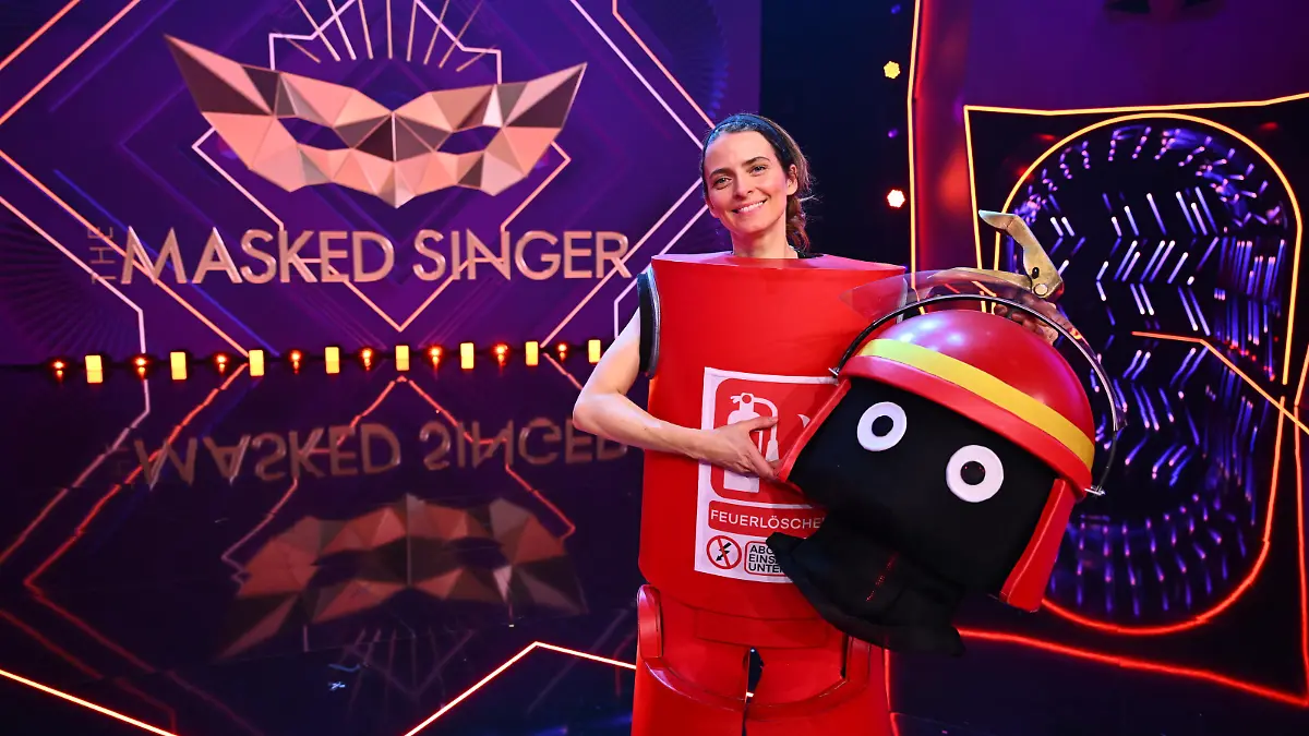 Eva Padberg ist der Feuerlöscher bei "The Masked Singer".