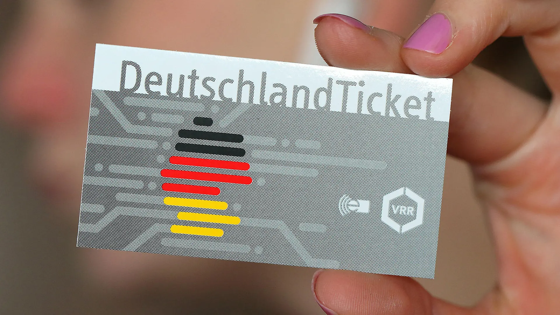 Das Deutschlandticket ist ab sofort verfügbar.
