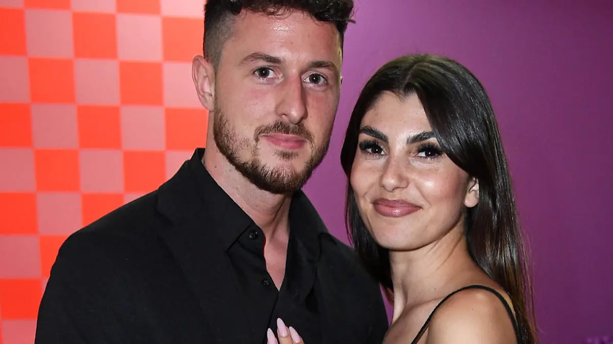 Yeliz Koc mit Freund Jannik Kontalis beim TKMaxx Onlineshop VIP Opening im Supercandy Pop-Up Museum in Köln am 10.05.2023 *** Yeliz Koc with boyfriend Jannik Kontalis at the TKMaxx Onlineshop VIP Opening in the Supercandy Pop Up Museum in Cologne on 10 05 2023