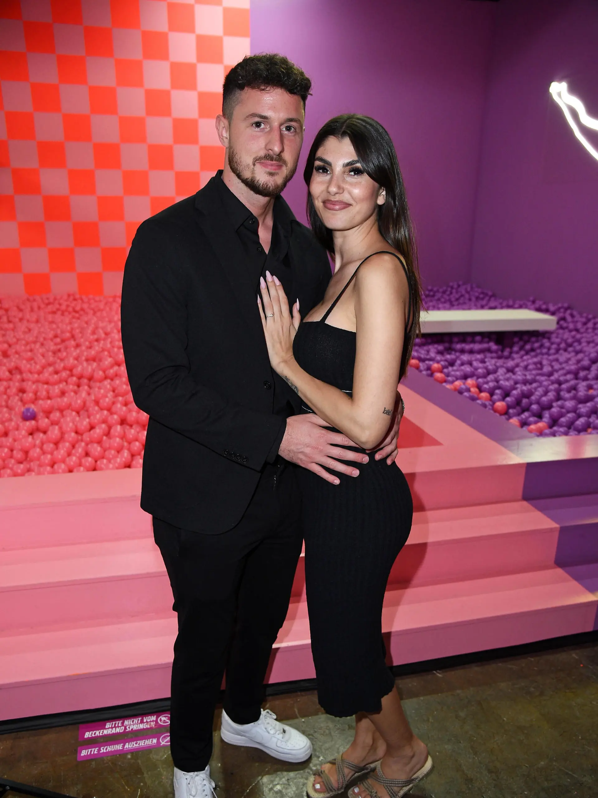 Yeliz Koc mit Freund Jannik Kontalis beim TKMaxx Onlineshop VIP Opening im Supercandy Pop-Up Museum in Köln am 10.05.2023 *** Yeliz Koc with boyfriend Jannik Kontalis at the TKMaxx Onlineshop VIP Opening in the Supercandy Pop Up Museum in Cologne on 10 05 2023