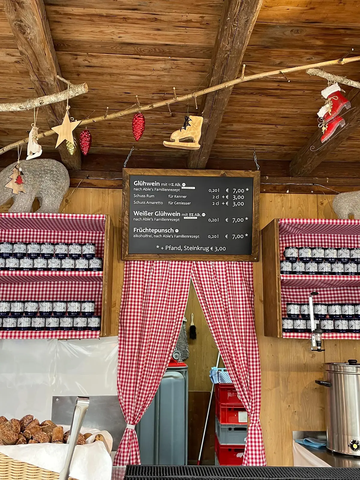 Ein Glühwein kostet hier sieben Euro - ohne Pfand